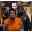 KPK menahan Bupati Sukoharjo, Etik Suryani dalam sebuah operasi tangkap tangan. Foto: cnn