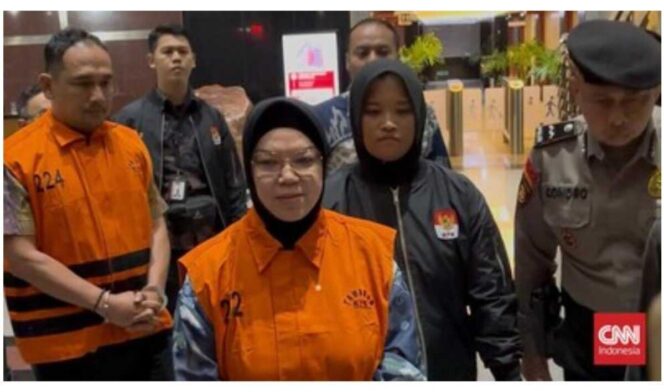 
					KPK menahan Bupati Sukoharjo, Etik Suryani dalam sebuah operasi tangkap tangan. Foto: cnn