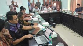 Rapat dengar pendapat di Komisi B DPRD Jombang mengundang kepala BUMD Bank Jombang, tekait utang Mbah Ngatini. Foto: beritabangsa.id