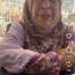 Ibu ini berusia 54 tahun alamat di Jakarta Selatan, terbius oleh rayuan gombal lewat love scam. Ia bahkan rela jual mobil dan transfer Rp250 juta kepada pria yabg mengaku polisi yang bertugas di Polda Metro Jaya. Foto: cyber netwotk