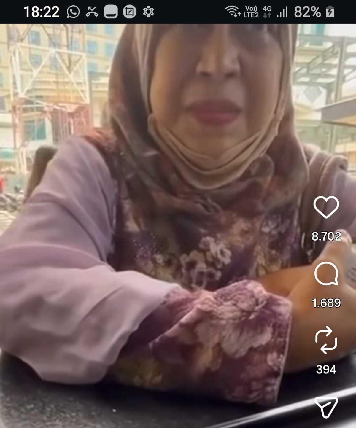 Ibu ini berusia 54 tahun alamat di Jakarta Selatan, terbius oleh rayuan gombal lewat love scam. Ia bahkan rela jual mobil dan transfer Rp250 juta kepada pria yabg mengaku polisi yang bertugas di Polda Metro Jaya. Foto: cyber netwotk