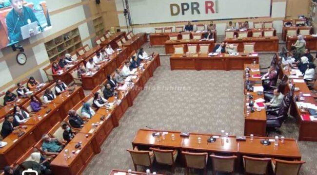 Komisi III DPR RI melakukan rapat dengar perndapat, Senin 13 Juli 2016, dalam penanganan kasus hukum pembakaran tiga santri di Lombok Tengah yang terjadi 4 November 2026. Foto: ist