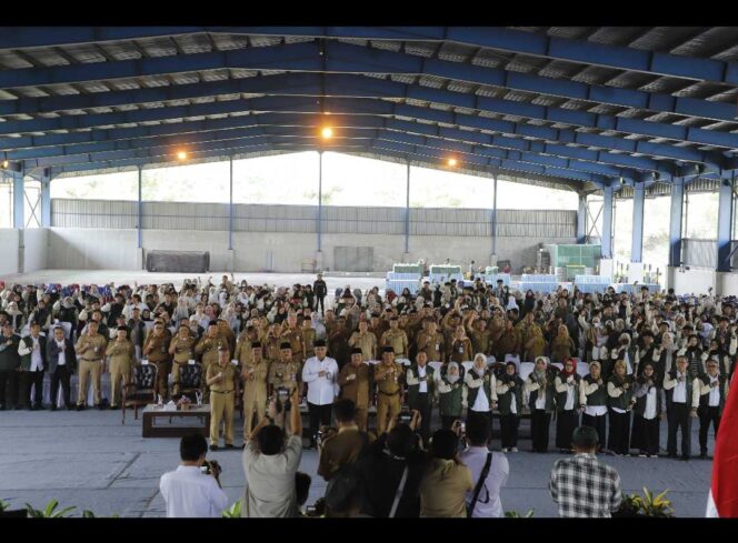 
					Berlokasi di Tempat Pengolahan Akhir (TPA) Banjardowo, Bupati Warsubi terima 1.225 mahsiswa UPN Veteran  melaksanakan KKN di Jombang, Senin 13 Juli 2026. Foto: diskomknfo jombang