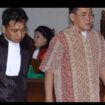 (Kiri) Don Ditto, seorang  pengara, yang namanya.muncul ke publik saat penggeledahan d'Clan Signature dan Money Changer di Cipete, Jakarta Selatan. Foto: ist