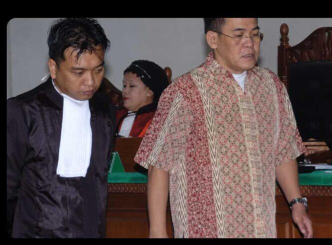 
					(Kiri) Don Ditto, seorang  pengara, yang namanya.muncul ke publik saat penggeledahan d'Clan Signature dan Money Changer di Cipete, Jakarta Selatan. Foto: ist
