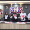Polres Brebes Jawa Rengah menahan sembilan guru yang terlibat penggunaan presensi daring ilelgal. Sekurang ada 3000 guru dan ASN di Brebes menggunakan presensi ilegal, seolah ada di tempat padahal tidak sedang bekerja. Foto: ist