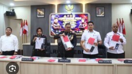 Polres Brebes Jawa Rengah menahan sembilan guru yang terlibat penggunaan presensi daring ilelgal. Sekurang ada 3000 guru dan ASN di Brebes menggunakan presensi ilegal, seolah ada di tempat padahal tidak sedang bekerja. Foto: ist
