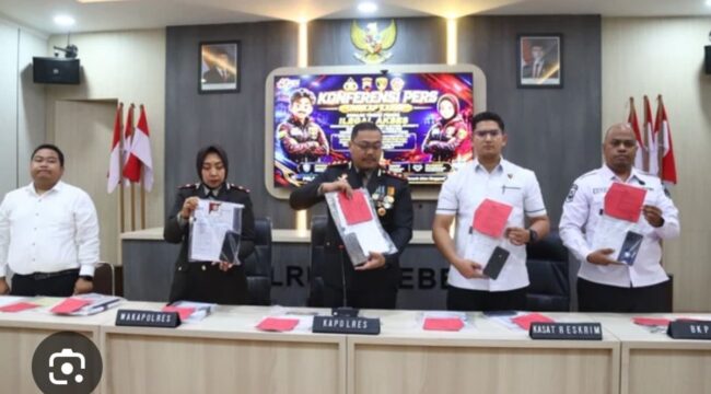 Polres Brebes Jawa Rengah menahan sembilan guru yang terlibat penggunaan presensi daring ilelgal. Sekurang ada 3000 guru dan ASN di Brebes menggunakan presensi ilegal, seolah ada di tempat padahal tidak sedang bekerja. Foto: ist
