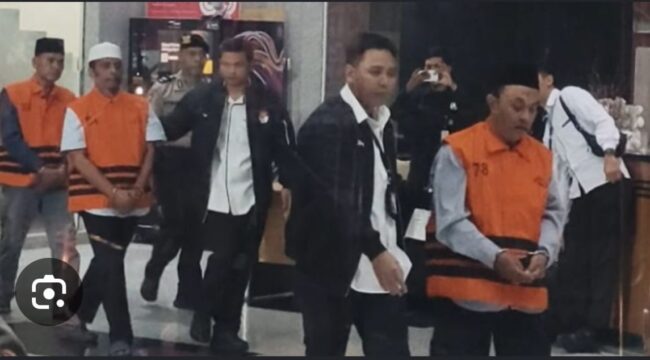 Tenang tetapi pasti KPK melanjutkan kasus hibah pemprov Jatim, sekitar Rp 6 triliun. Kini kaki tangan Anwar Sadst, dulu anggota DPRD Pemprov Jatim, kini masih tetap duduk di DPR RI dsri Gerindra yang harus bertanggung jawab atas dana hibah pemprov Jatim senilai Rp2 triliun. Foto: ist