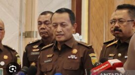 Jaksa Agung Muda Bidang Pengawasan, Rudi Margono beri penjelasan di gedung Kejaksaan Agung, terkait pemanggilan Febrie Adriansyah, Jumat 24 Juli 2026. Foto: antara