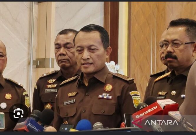 
					Jaksa Agung Muda Bidang Pengawasan, Rudi Margono beri penjelasan di gedung Kejaksaan Agung, terkait pemanggilan Febrie Adriansyah, Jumat 24 Juli 2026. Foto: antara