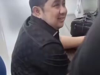 Tim Tabur bekerja dengan tim SIRI Kejkasaan berhasil meringkus Asep Jamakuddin, DPO kasus penipuan jamaah dan umrah Pontianak, berhasil diringkus di kantor BCA Jakarta, Kamis, 23 Juli 2026. Foto: instagram@pantaukalbar