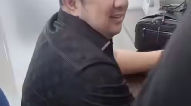 Tim Tabur bekerja dengan tim SIRI Kejkasaan berhasil meringkus Asep Jamakuddin, DPO kasus penipuan jamaah dan umrah Pontianak, berhasil diringkus di kantor BCA Jakarta, Kamis, 23 Juli 2026. Foto: instagram@pantaukalbar