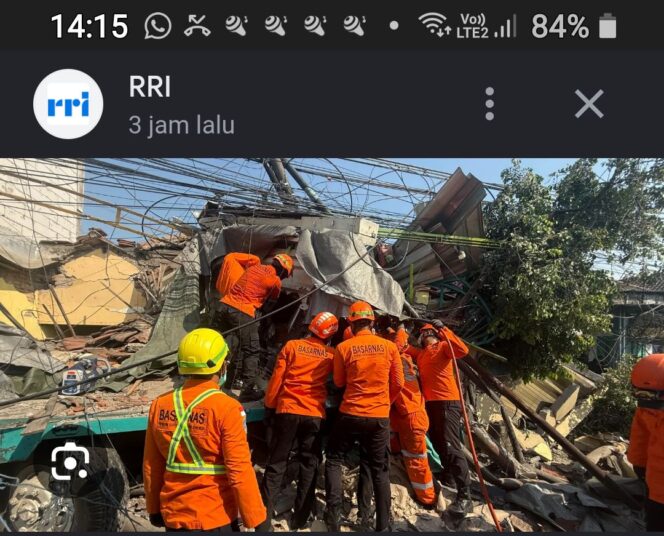 
					Trailer gandeng bermuatan kertas gelondong alami rem blong jalur menurun Gempol, Pasuruan, lima rumah hancur, Senin pagi, 27 Juli 2026. Foto: rri.id