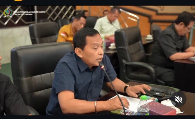 
					Anggota dan ketua DPRD Jombang melakukan rapat agenda kerja, Senin 27 Juli 2026. Foto: dprd jombang