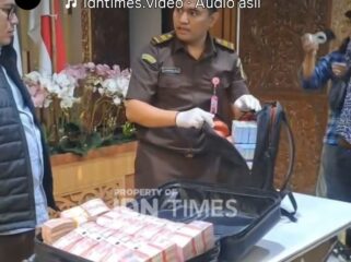 Kejaksaan Tinggi Jatim mrnambaj satu lagi pejabat ESDM, yerkait dengan korupsi atau pungli perizinan dengan total kerugian Rp14 miliar lebih, Selasa 28 Juli 2026. Foto: Instagram@idtimes.id