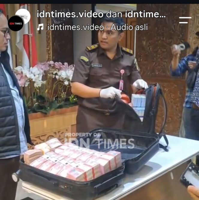 
					Kejaksaan Tinggi Jatim mrnambaj satu lagi pejabat ESDM, yerkait dengan korupsi atau pungli perizinan dengan total kerugian Rp14 miliar lebih, Selasa 28 Juli 2026. Foto: Instagram@idtimes.id