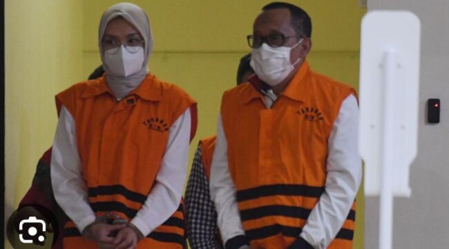 Jaksa Tipikor di Jakarta ajukan tuntutan hukum 6 tahun penjara terhadap isri dan suami, Puput Tantriana sebagai Bupati Probolinggo dan San Aminuddin, anggota DPR RI dalam kasus TPPU Rp147 miliar lebih. Foto: antara