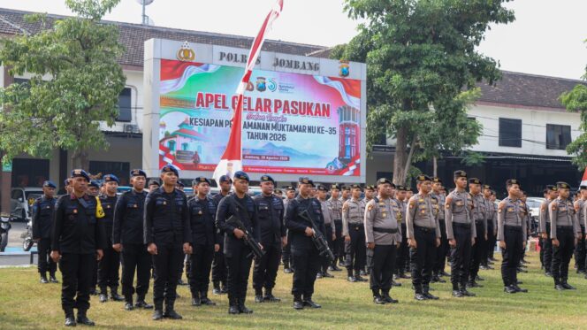 
					Polres Jombang saat gelar pasukan kesiapan pengamanan Muktamar NU ke 35, Rabu (26/8/2026) 