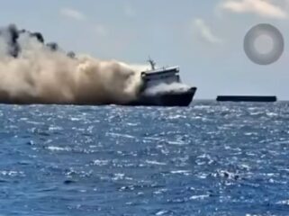 Insiden kebakaran menimpa KM Mutiara 2 terbakar, Minggu pagi, 2 Agustus 2026. Foto: ist