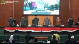 Bupati Jombang Warsubi menyampaikan pidato KUA-PPAS 2027 di Banggar DPRD Jombang, Senin 10 Agustus 2026. Foto: Instagtam@dprd_jombang