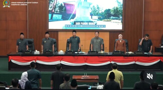 Bupati Jombang Warsubi menyampaikan pidato KUA-PPAS 2027 di Banggar DPRD Jombang, Senin 10 Agustus 2026. Foto: Instagtam@dprd_jombang
