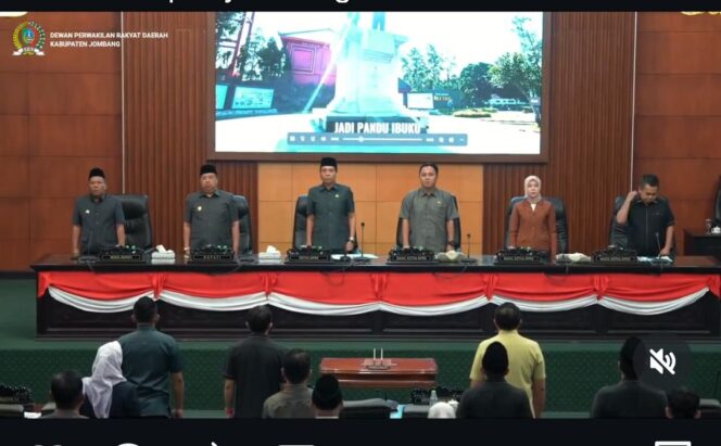 
					Bupati Jombang Warsubi menyampaikan pidato KUA-PPAS 2027 di Banggar DPRD Jombang, Senin 10 Agustus 2026. Foto: Instagtam@dprd_jombang