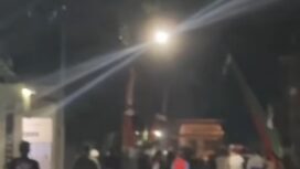 Dua warga alami luka berat dan ringan, serta kaca mobil Kades Plumbon Gambang pecah, akibat diseran sejumlah massa didiga oknum pesilat, Minggu dinihari 01.00 wib, 16 Agustus 20w6. Foto: ist