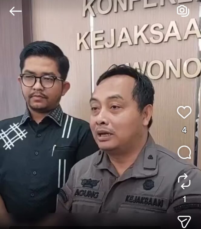 
					Kepala Seksi Intelijen Kejari Wonosobo, Agung Dhedi Dwi Handes beri keterangan pers kasus kartu PKH bansos. Foto: ist