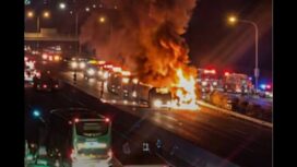 Kecelakaan tragis terjadi di tol SUMO, Brio hantam truk pengangkut gas alan cair bertekanan tinggi sehingga terbakar hebat, satu balita meninggal dunia. Foto: ist
