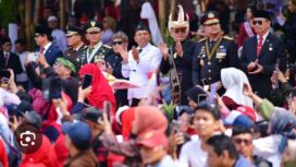 Dedi Mulyadi bikin kejutan lagi. Upacara 17 Agustus 2026 di gedung Sate, Bandung. Deretan kursi VIP,  diduduki oleh rakyat jelata kuli bangunan, petani, nelayan, ojol, tukang sapu. Foto: pemprovjabar.gov