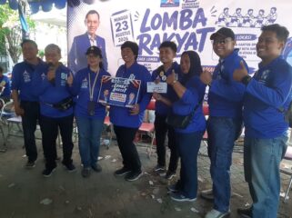 Juara I acara lomba tarik tambang Partai Demokrat Surabaya berhadiah Rp1,5 juta, diselenggarakan di sekretariat PD Surabaya, 23 Agustus 2026. Foto: ist
