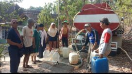 PNIB setiap tahun melakukan bakti sosial berupa bantuan pasokan air bersih ke kawasan Gunung Kidul, DIY. Foto: ist