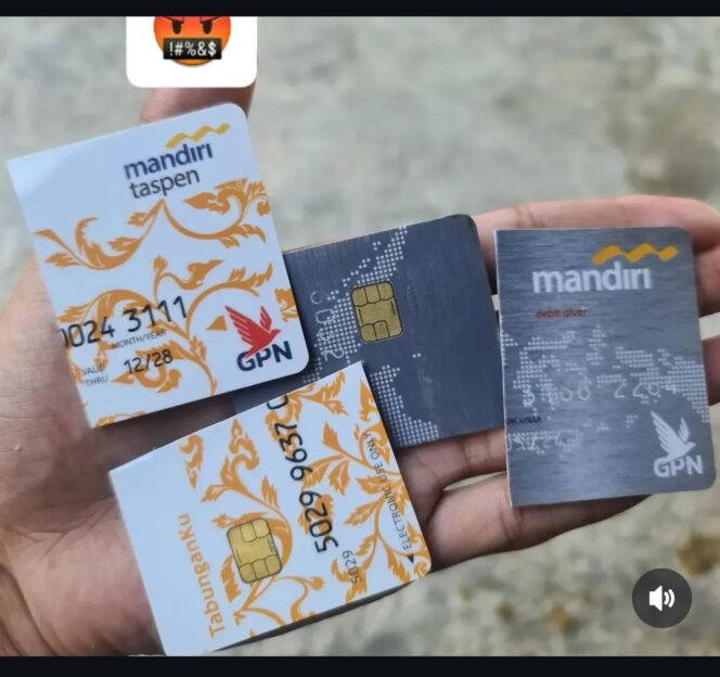 
					Muncul video aksi potong kartu ATM Mandiri di medsos, pasca polisi melakukan penundaan selsma 5 hari   transaksi rekening Mandiri milik Supriyono alias Botok. Foto: instagram@