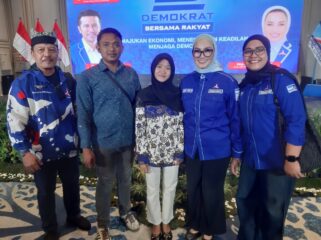 (Tengah) Petempuan bernama Adrin, warga sememi sempat pingsan saat donor darah, bertemu Ketua DPC PD Surabaya, Minggu 28 September 2026. Foto: ist