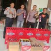 Petugas tunjukkan barang bukti miras yang diamankan