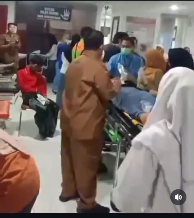 
					Empat rumah sakit di Sidoarjo sibuk berat menangani kasus keracunan massal 120 santri Ponpes Manba'ul Hikam, Tanggulangin, Sidoarjo, Selasa 1 September 2026. Fito: ist