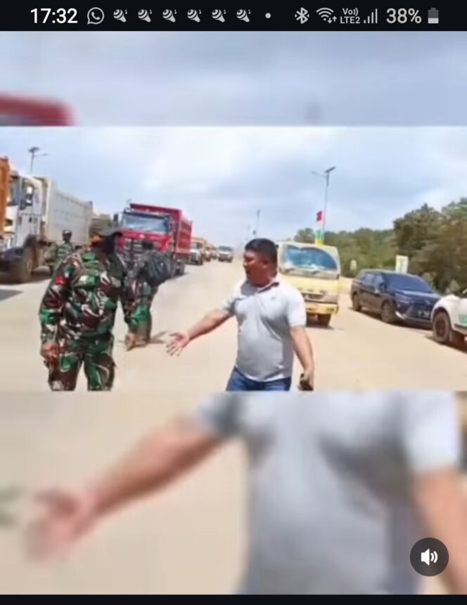 
					Muskihuddin Haruna alias Hoto, mengaku sebagai direktur PT TRK, bersam 'pasukannya' memblokade jalan hauling menuju ke area proyek strategis nasional (PSN) PT IPIP, perusahaan hilirisasi nikel. Foto: ist