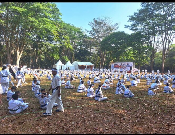 
					Meriah dan semarak 800 karateka lintas Kyokushin ikuti Gashuku, di Purwodadi, Pasuruan. Foto: ist