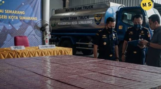 Bea Cukai Semarang bongkar modus baru, 1,5 jita batang rokok putih diangkut pakai teuk tangki air. Foto: ist
