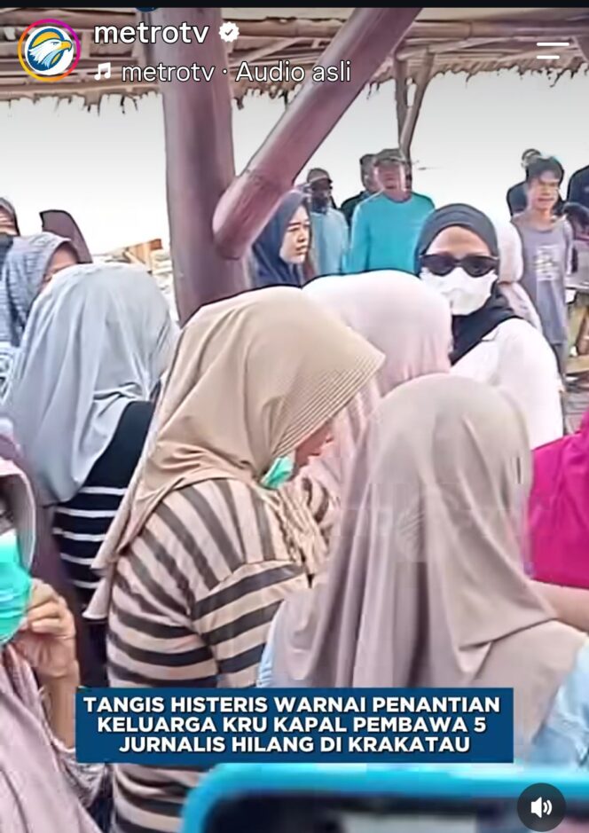 
					SAR kerahkan 24 kapal, helikopter, serta puluhan nekayan sukarwka untuk.mencari lima jurnalis dan duacawak perahu, saat liputan erupsi gunung Anak Krajatau, sejak 7 September 2026. Foto: MetroTV