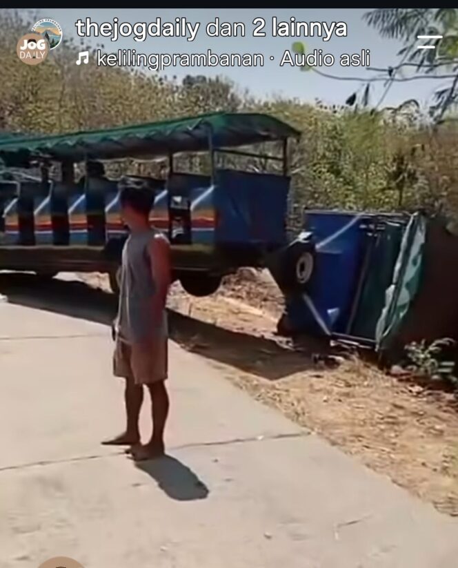 
					Kereta kelinci wisata angkut 50 orang ibu PKK, terguling di arra jalan menanjak ke arah lokasi wisata Rowo Jombor, Klaten, Minggu siang, 13 September 2026. Foto: ist