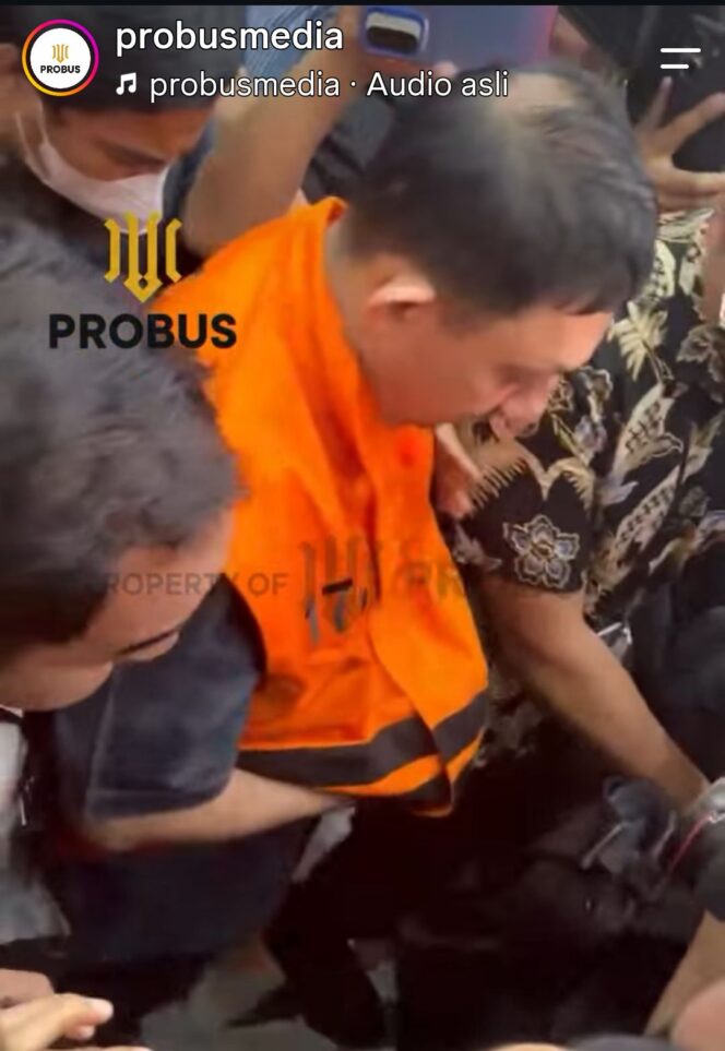 
					Golkar nemang sarang koruptor, untuk ketiga kalinya Fahd El Fouz dikenal sebagai Fahd A Rafiq terlibat kasus hukum. Kemarin ua diringkus KPK urusan tanan Sumarecon bernilai milianan rupiah. Foto: instagram@probusmedia