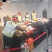 Petugas KPK menggeledah dan menyimpan uang sitaan 20 koper dan kardus, dalam OTT di kakantah ATR/BTN Bogor, Senin 1 September 2026. Foto: instagram@idntimes.video
