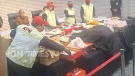 Petugas KPK menggeledah dan menyimpan uang sitaan 20 koper dan kardus, dalam OTT di kakantah ATR/BTN Bogor, Senin 1 September 2026. Foto: instagram@idntimes.video
