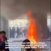 Ratusan mahasiswa UINSA mendatangi kantor rektorat, melakukan aksi protes pelantikan Rektor untuk periode II, Rabu, 16 September 2026. Foto: instagram@iki.suroboyo