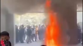 Ratusan mahasiswa UINSA mendatangi kantor rektorat, melakukan aksi protes pelantikan Rektor untuk periode II, Rabu, 16 September 2026. Foto: instagram@iki.suroboyo