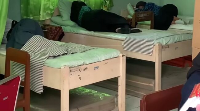 Sebanyak enam dari 9 siswa SDN 3 Kota Kediri, diduga alami keracunan MBG, Kamis, 17 September 2026. Foto: ist