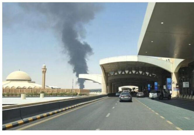 
					Rudal rudal kelompok pemberontak Houthi di Yaman Sekatan bombardir ibukota Riyadh sasar bandara dan fasilitas minyak Aramcon, Sabtu dinihari, 19 September 2026. Foto: ist