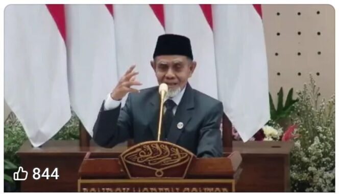 
					KH Hasan Abdullah Sahal Direktur Ponpes Gontor, saat pidato peringatan 100 Pondok Modern Darussalam, Gontor, Ponorogo. Foto: ist